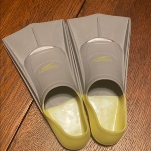 Speedo flippers size 4-5 kids
